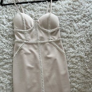 Cream color fitted dress.